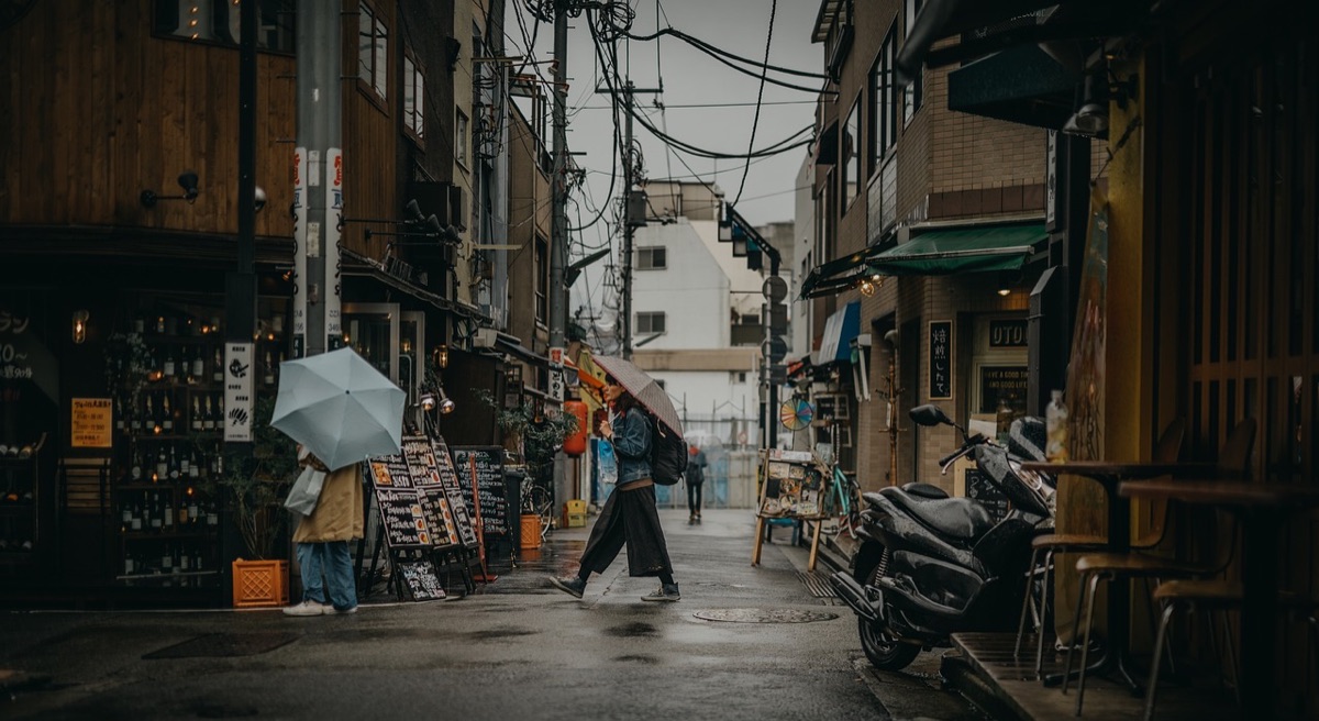 Stromnetzbaustelle in japanischer Stadt