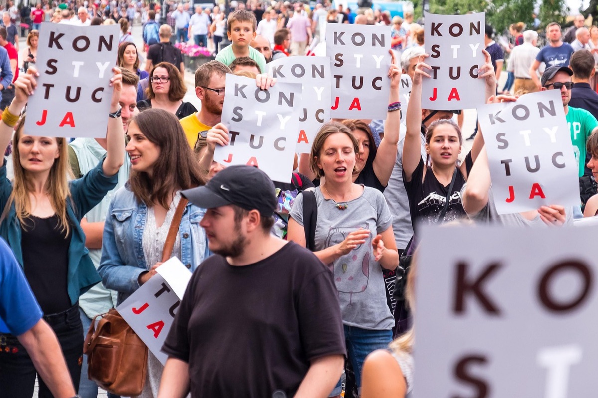 Machtverlust der etablierten Fraktionen, wie die Reduzierung der Stärke der Abe-Fraktion